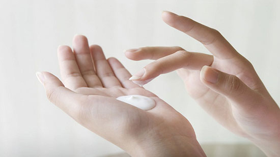 روشن کردن پوست دست‌ها و پا‌ها با چند راهکار ساده