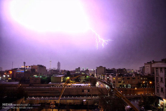 تصاویری‌ زیبا از رعد و برق درآسمان تهران