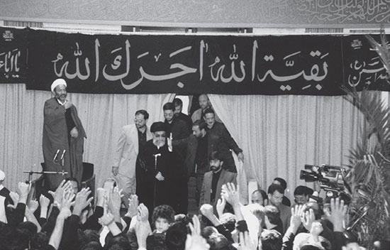 رهبر انقلاب در تاسوعای حسینی سال 77