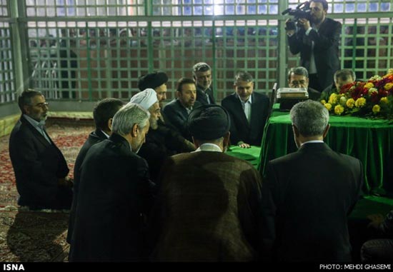 عکس: روحانی و اعضای دولت در حرم امام