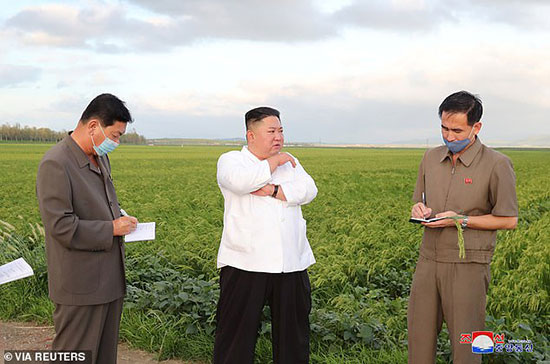 رهبر کره شمالی، بلال در دست!