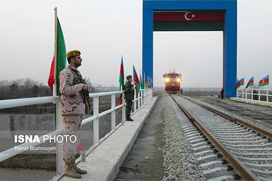 ورود اولین قطار مسافربری از آذربایجان به ایران