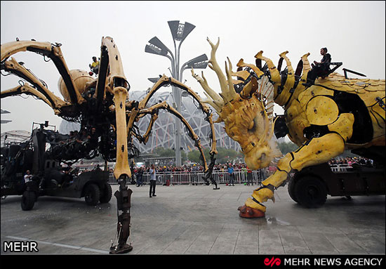 اژدهاهای فرانسوی در پکن +عکس