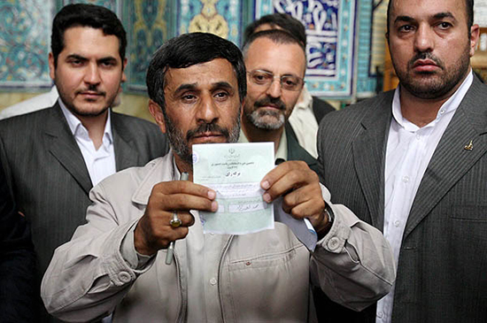 دولت احمدی‌نژاد؛ سیمای غریبه‌ای در میان جمع!
