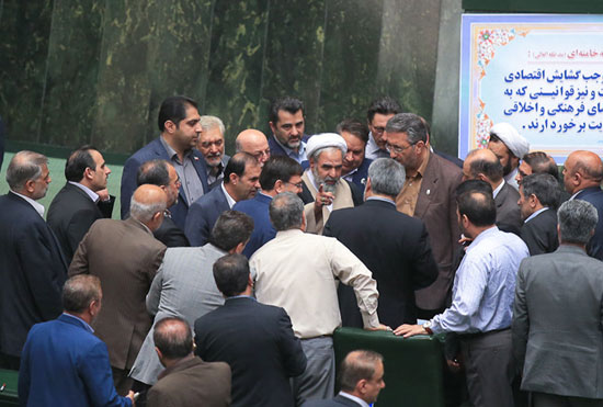 حاشیه حضور وزیر کشور در مجلس +عکس