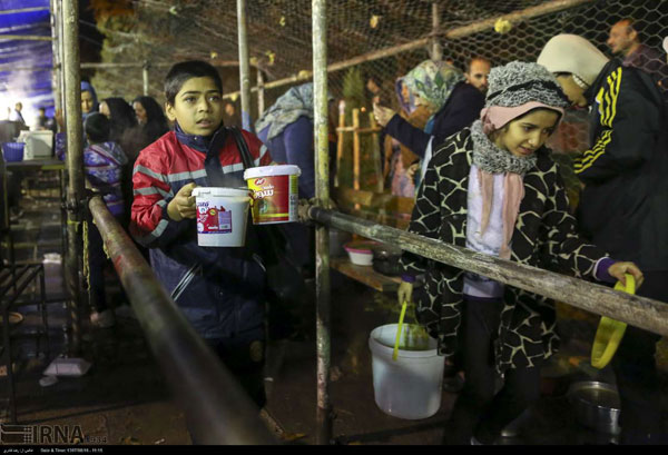 طبخ آش نذری 84 تنی در شیراز