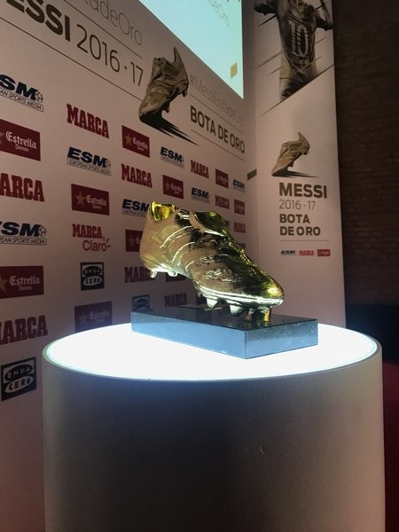 مسی، برنده کفش طلای سال 2017 شد