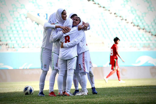 خط و نشان بانوان ایران با گل‌باران بنگلادش