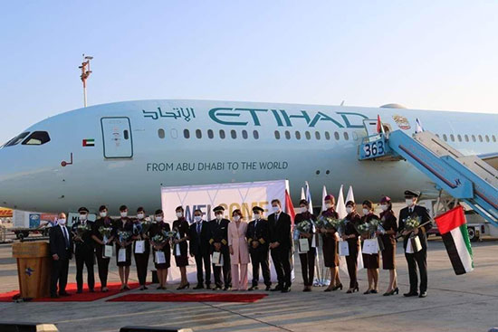 اولین هواپیمای اماراتی در تل‌آویو به زمین نشست