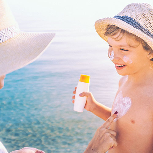 راه‌های پیشگیری از آفتاب‌سوختگی و لکه‌شدن پوست