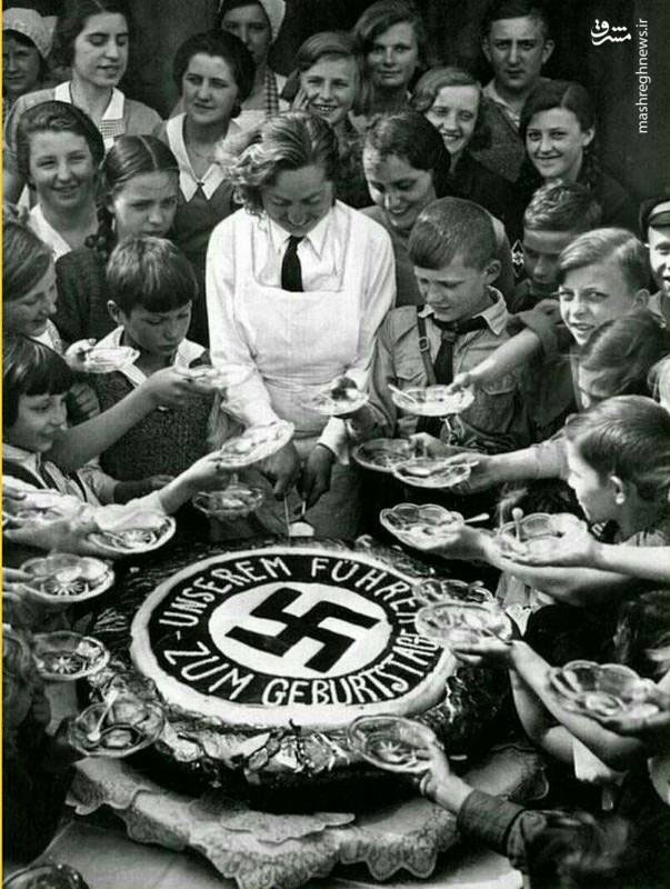 کیک تولد پنجاه سالگی هیتلر!