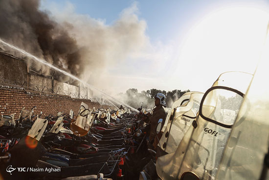 آتش سوزی مهیب در انبار کالای مشیریه