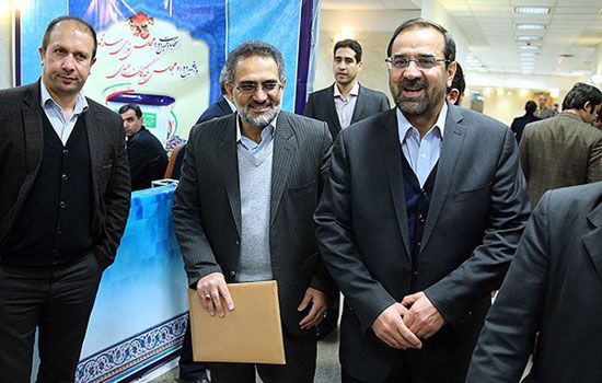 عکس: مردان احمدی‌ نژاد در راه مجلس