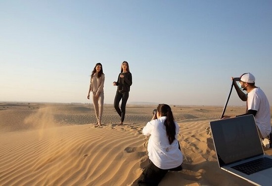 تبلیغ لباس توسط مدلینگ زن اسرائیلی در امارات