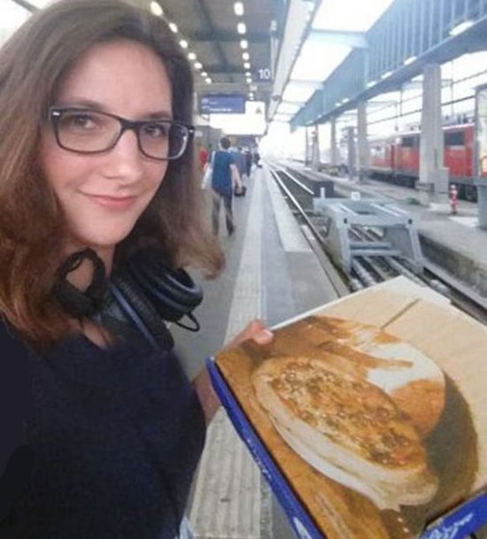زندگی یک دختر 23 ساله در قطار +عکس
