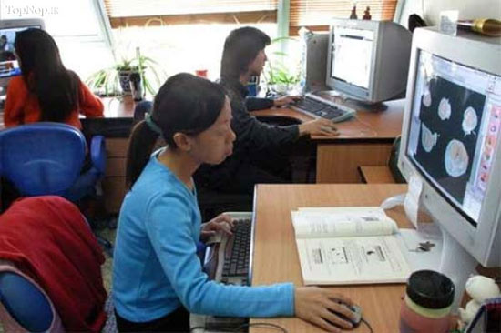 دنیای تن ها، نمایش اجساد مرده +عکس