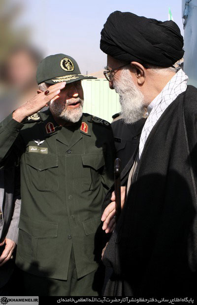 عکس: سردار همدانی در کنار رهبر انقلاب