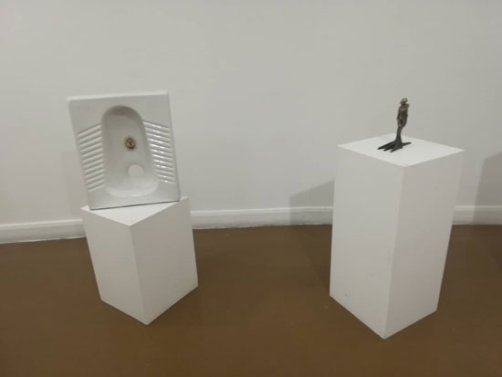 سنگ توالت ۵۰میلیونی در یک گالری هنری!