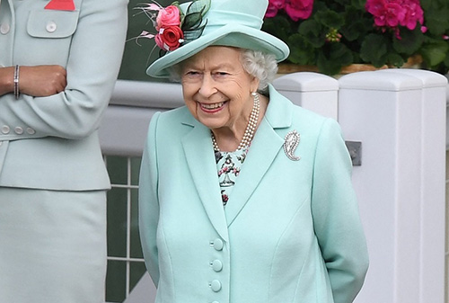 حضور ملکه انگلیس در مسابقه اسب‌دوانی