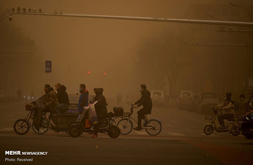 طوفان شن و گرد و غبار در آسمان پکن
