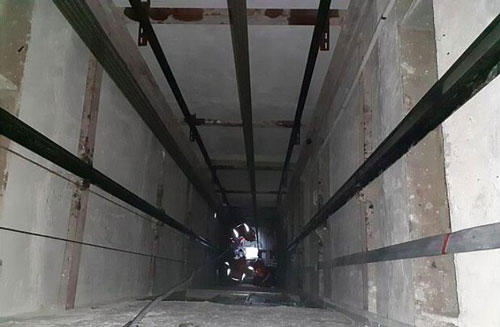 نجات دو نفر در حادثه‌ی سقوط کابین آسانسور