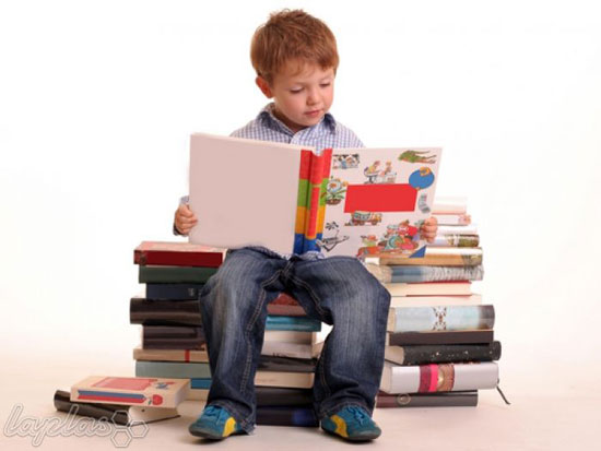 چگونه کودکان را به کتاب خواندن علاقه‌مند کنیم؟