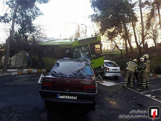 تصادف اتوبوس شهری با چهار خودرو