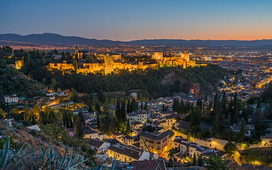 دلارِ گران و سفرگردیِ مجازی: کاخ الحمرا در اسپانیا