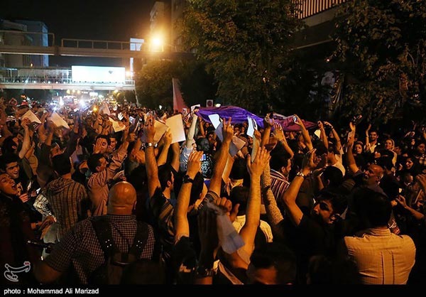 عکس: شادی مردم پس از پیروزی روحانی (2)