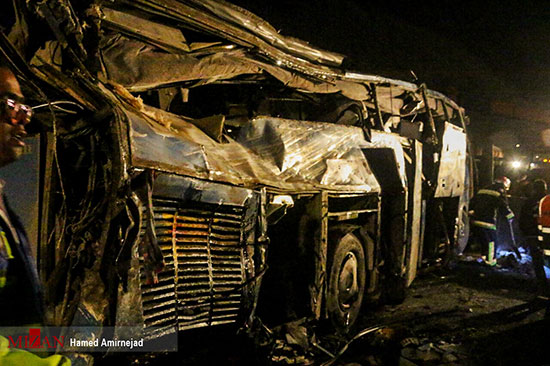اتوبوس مسافربری واژگون شده در محور گدوك