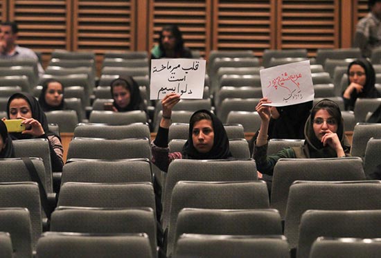 عکس:حاشیه حضور مطهری در دانشگاه‌ قزوین