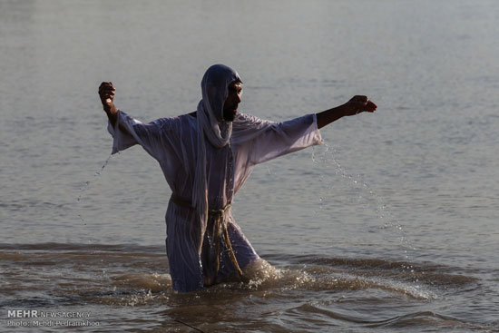 غسل تعمید مندائیان در رود کارون