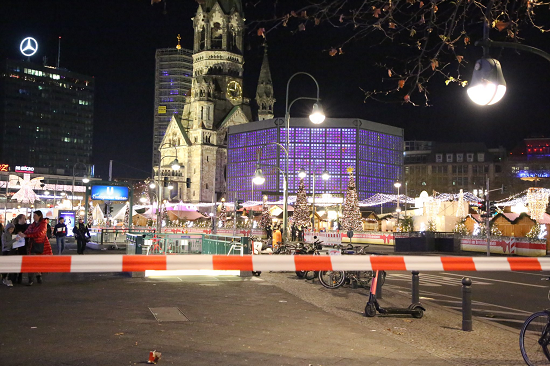 تخلیه یک بازار در برلین از بیمِ بمب‌گذاری