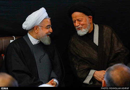 عکس: روحانی در سالگرد درگذشت مادرش