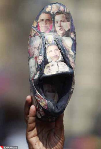 کفش اوباما باراک در پای مصریان!/ عکس