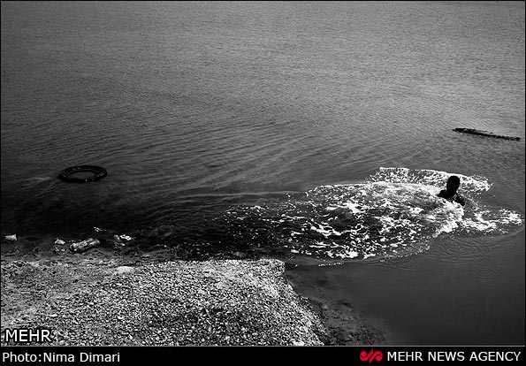 عکس؛ لجن درمانی در دریاچه ارومیه