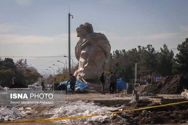 نصب بزرگترین سردیس حکیم فردوسی در مشهد