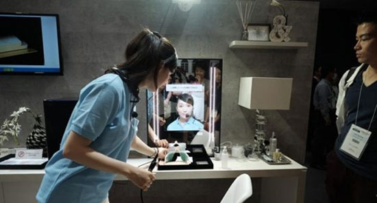 این آینه نواقص صورت شما را شناسایی می کند
