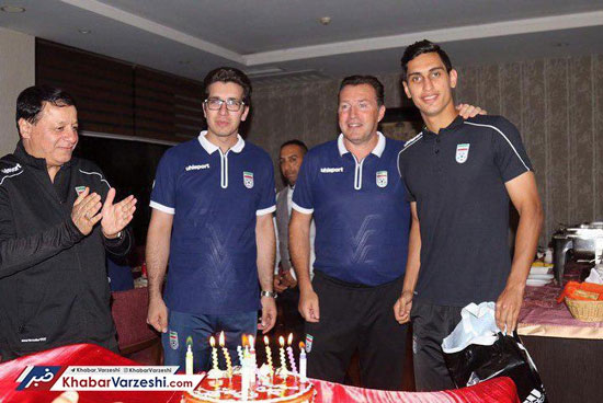 جشن تولد محمد نادری در اردوی تیم ملی