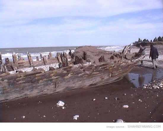 تصاویری از کشتی غرق شده در میانکاله