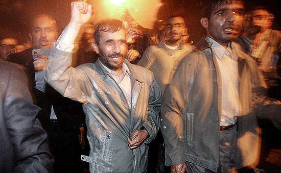 16 آذر، از آغازِ خاتمی تا پایانِ احمدی نژاد