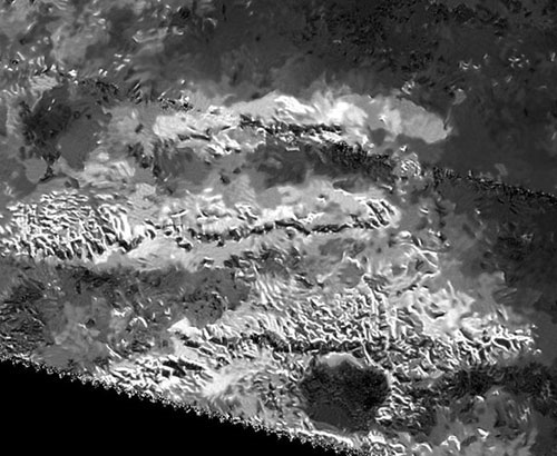 کشف بلندترین قله روی بزرگترین قمر زحل