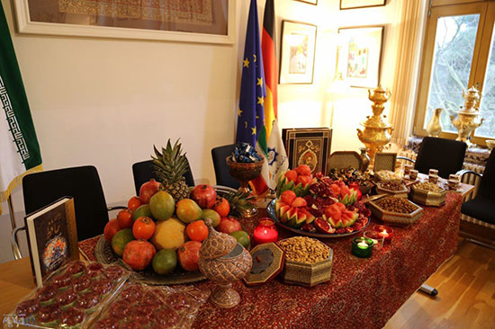 سفره یلدا در یک سفارت ایرانی