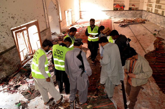 حمله به مسجد شیعیان در پاکستان +عکس