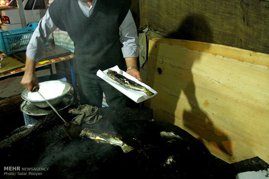 تصاویری از طبخ ماهی به روش ساجی