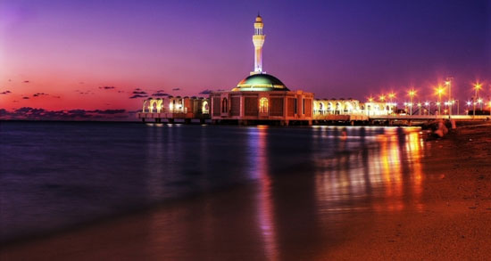 ساخت مسجد شناور در ساحل دریا +عکس