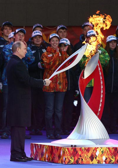 پوتین مشعل المپیک زمستانی را روشن کرد