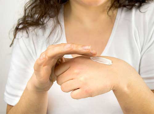 چرا پوست‌تان نسبت به لمس حساس شده؟