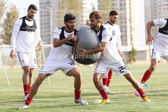 زورآزمایی غیرمستقیم در تیم ملی