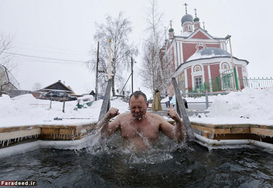 عکس: غسل تعمید میان آب و یخ